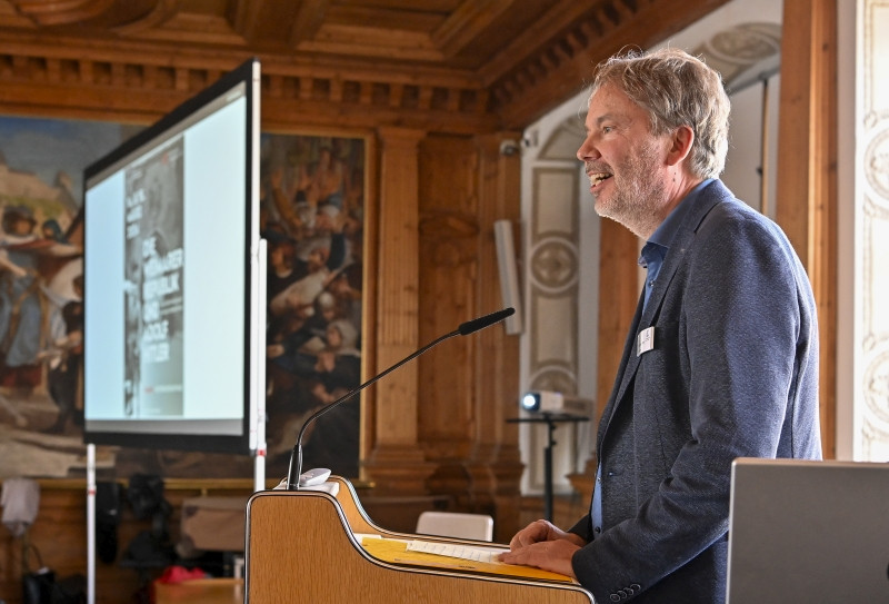 Johannes Hürter am Rednerpult im Historischen Festsaal.